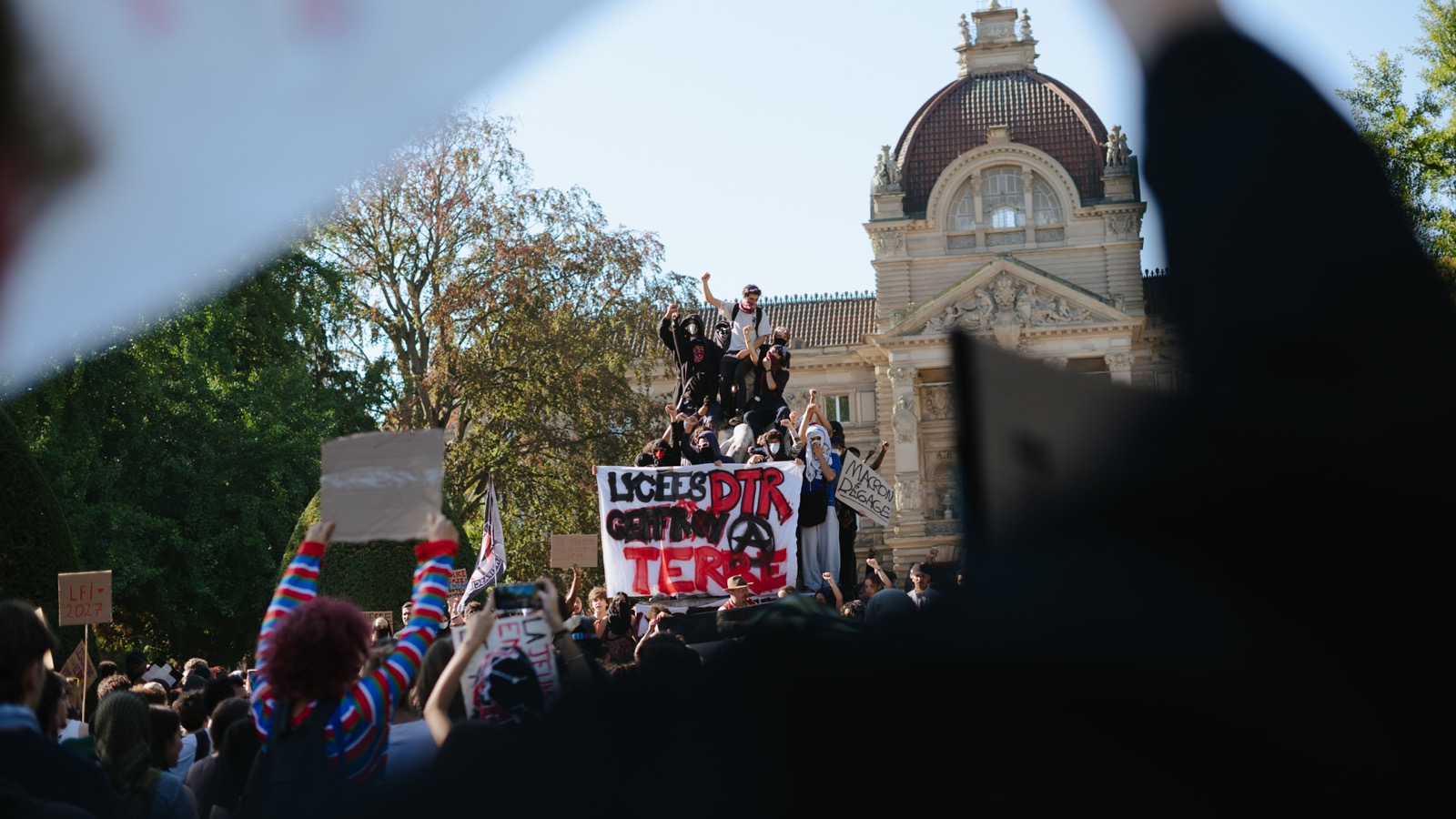 Photographie de blocus d'un lycée